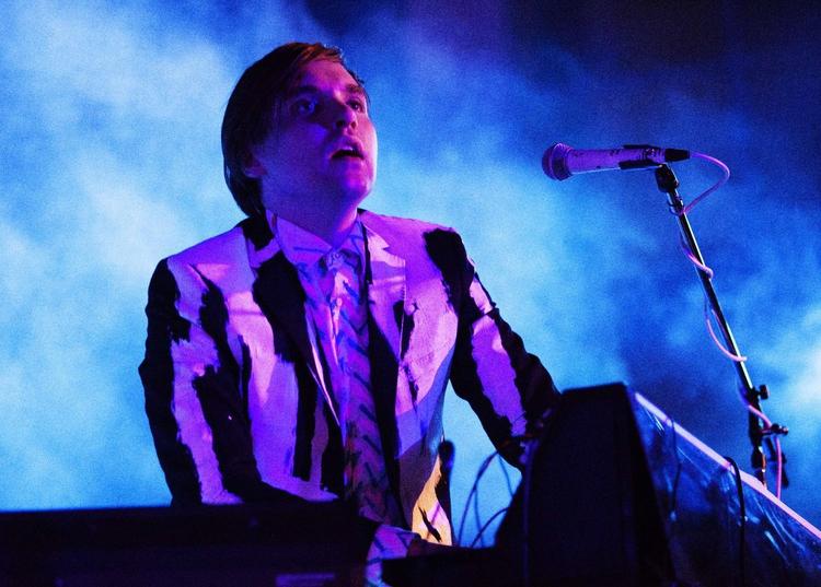 Win Butler & Co. turnerer stadig med albummet 'Reflektor', og der burde væremusikalsk spejlrefleks til en massiv Roskilde-koncert fra de canadiske kunstaktivister.  