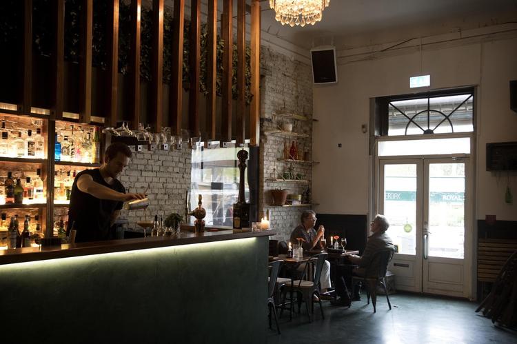 Der er god betjening på Kellerdirks, men drikkevarerne hæver sig ikke op over standard. 