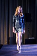 Denim kræver store mængder vand at forarbejde. Som led i Copenhagen Fashion Summit viste designstuderende, hvordan bæredygtighed kan kombineres med design. 