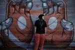 Jlin startede på et stålværk i det amerikanske  Midtvesten. Nu laver hun elektronisk musik, der får anmelderne til at dåne, mens de udråber hende som gentænker af genren footwork.  
