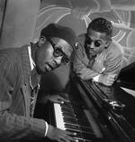Thelonius Monk ville være fyldt 100 år i år. Her ses han med trompetist Howard McGhee på Minton's Playhouse in New York i 1947. 