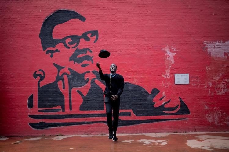 Dawda Jobateh kan godt lide området ved Nørrebro Station, hvor folk er gode til at rykke ud i gaderummet om sommeren for at nyde vejret og livet. Det minder ham om Gambia, hvor han kommer fra. 