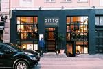 Folkene bag Ditto synes, meget sympatisk, at deres gæster skal lære at drikke drinks til maden, og har i stedet for den klassiske vinmenu kreeret en cocktailmenu 