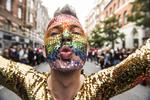 Op mod 200.000 mennesker forventes at gå med eller se på, når Copenhagen Pride-paraden afholdes i Københavns gader for 21. gang lørdag eftermiddag. 
