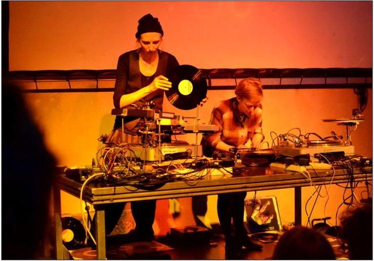 Bag det frygtindgydende navn Vinyl-Terror & -Horror står Camilla Sørensen og Greta Christensen. Deres værker har et unikt udtryk, som ofte indbefatter elementer fra både billedkunst, musik og scenografi. 