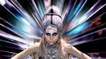 I videoen ’Born this way’ er Lady Gaga iført bikini med implantater på skuldre og kindben. Inspireret af den franske performancekunstner Orlan. 