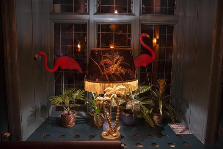 Mudhoney på Nørrebro, der byder på 70'er-indretning og milkshakes med sprut, er blandt årets bedst anmeldte barer på Ibyen.  