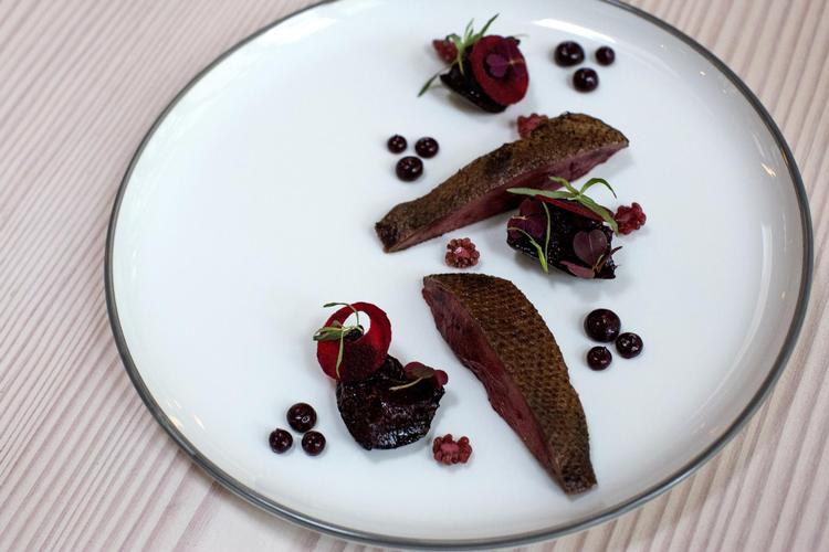 Vildanden med rødbede var et af aftenens højdepunkter, ikke mindst på grund af Jeppe Foldagers mørkerøde mirakelsovs, som man dog ikke kan se på billedet. 