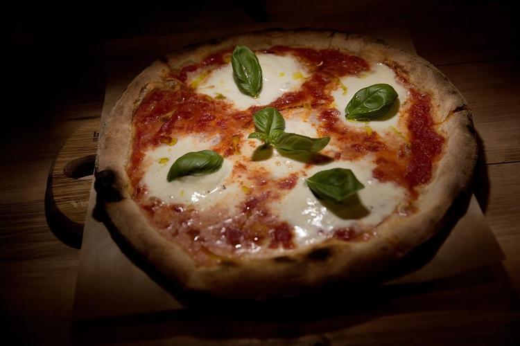 Den sci-fi-lignende bydel Nordhavn har fået et godt lokalt mødested med cocktails og italiensk mad. 
