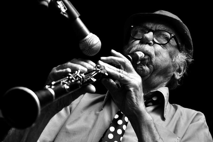 Den legendariske klarinettist Elith ’Nulle’ Nykjær spiller med pianist-makkeren Jan Paspersen på Jazzcup lørdag 20. januar. 