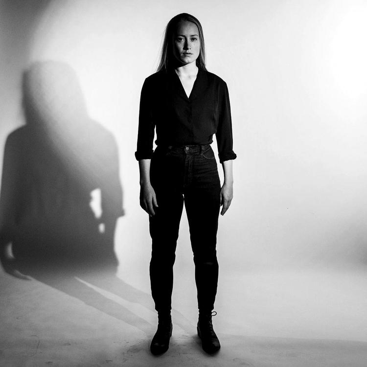 Lyden af at blive voksen er et gennemgående tema i Lindemans sangtekster. 23. april kan hun opleves på Hotel Cecil. Pr-foto