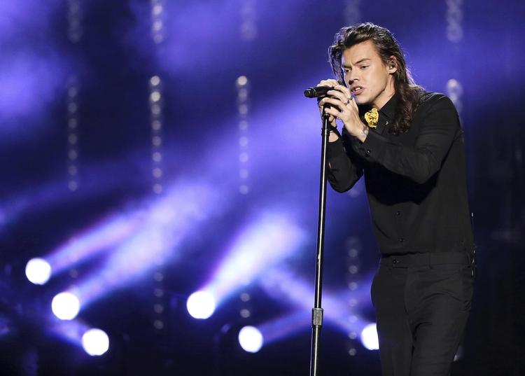 Harry Styles, ham den sjove fra One Direction, selvbetitlede debutalbum udkom 12. maj og strøg til tops på hitlisterne verden over. Matt Sayles/AP