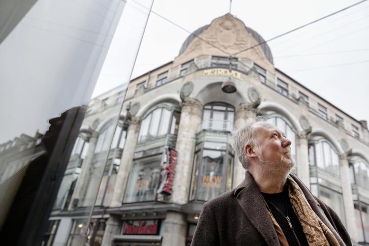 »Der er for lidt neon. En storby skal have neonskilte«, mener Jakob Stegelmann.  Emma Line Sejersen