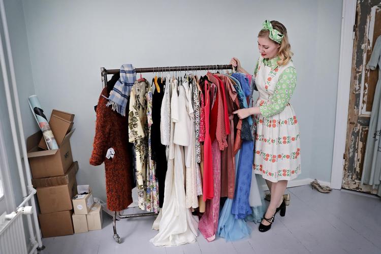 For 10 år siden faldt Pia Storm over denne sommerkjole med roser og grønne blade (som hun bærer på billedet). Siden da har det været den fortrukne sommerkjole, da den både minder hende om sol og is.  Jens Dresling