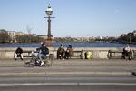 På Dronning Louises Bro er der som regel fuld skrald på de mentale forårsforberedelser, når bare den mindste solstråle viser sig. Det kan man se, når man cykler forbi. Men man kan i høj grad også høre det.  Arkivfoto: Andreas Haubjerg/POLFOTO