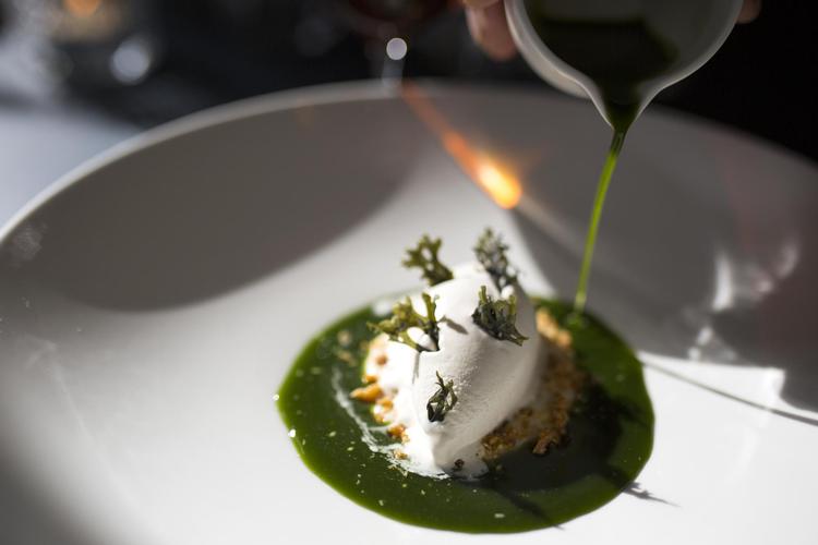 På Godthåbsvej 26 ligger den nyåbnede Mondän, som gør sig som nordisk og fransk bistro.  Andreas Haubjerg