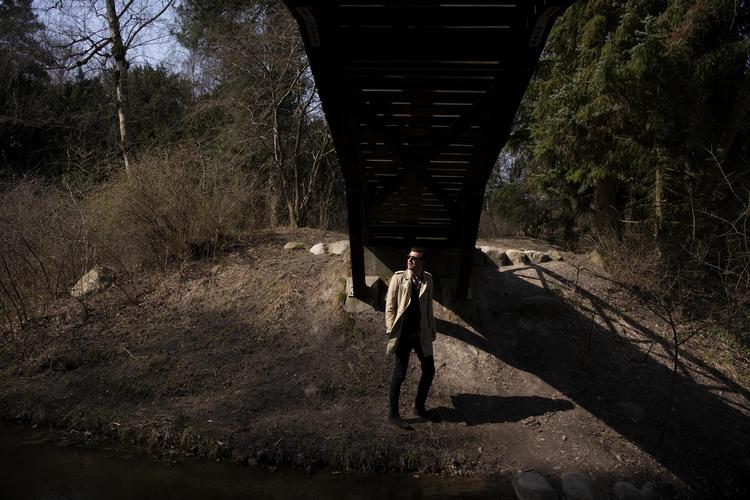 Claes Bang har mange gange stået på scenen med monologen ’Ondskaben' baseret på Jan Guillous roman af samme navn. Lørdag aften gør han det igen – 
denne gang på Mungo Park. 
 Peter Hove Olesen