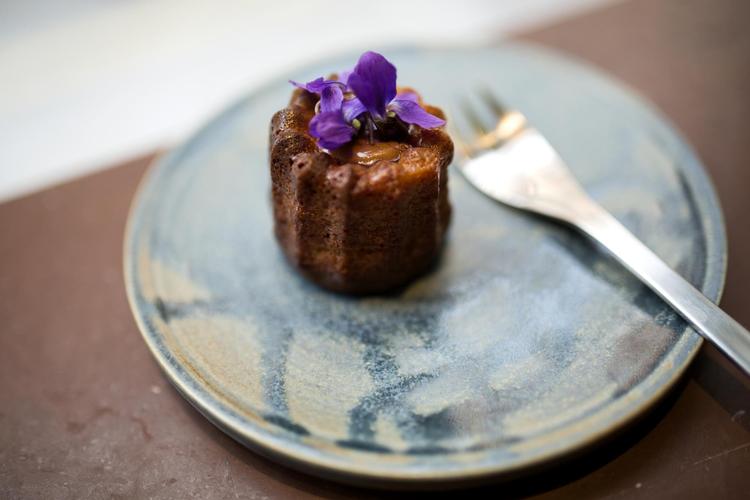 En porøs og fnugagtig chokolademouse efterlader en intens smag, der kan genkaldes selv flere dage efter, den er indtaget.  Foto: Andreas Houbjerg