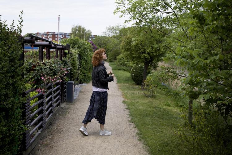 Det gør skuespiller Johanne Louise Schmidt stolt, at københavnerne er så flittige til at indtage byens rum, så snart solen melder sin ankomst. Finn Frandsen /POLFOTO