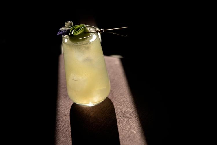 Et besøg hos bar 1408 er som at springe ind i en moden frugthave. Peter Hove Olesen 