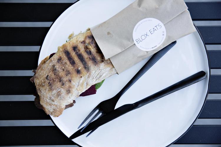 Meyers surdejsbrød er lækkert. Det kan de fleste blive enige om. Men bastant brød gør sig ikke godt som en panini. 
 Martin Lehmann/POLFOTO