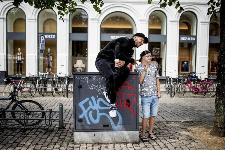 Joey Moe er for tiden aktuel på festivalturneen Grøn.
    MIN BY MED JOEY MOE (m/fan):

Sanger og rapper Joey Moe fortæller om sit forhold til Kbh. i anledning af, at han er med på årets Grøn Koncert
 /POLFOTO