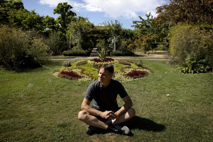 Claus Meyer elsker at bruge tid i Landbohøjskolens Have på Frederiksberg.
 Finn Frandsen/

