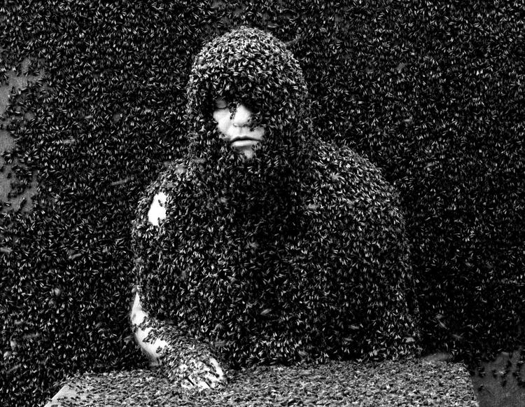 Som helhed er døden en dårlig nyhed, som vi helst ikke taler om, men dog er nødt til at forholde os til.  Jeroen Eisinga/KunstCentret Silkeborg Bad