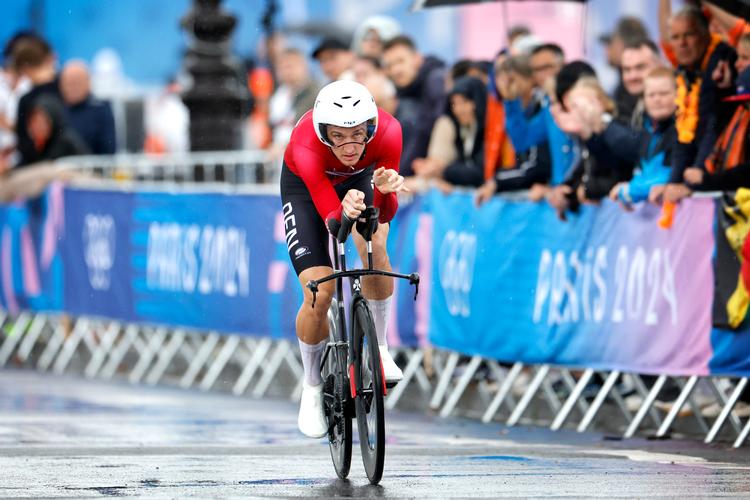Mikkel Bjerg kørte sig til en 10.-plads på en regnvåd olympisk enkeltstart, som kostede masser af styrt.  Foto: Jens Dresling