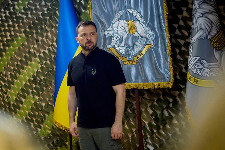 Ukraines præsident, Volodymyr Zelenskyj, kalder det »essentielt«, at ukrainerne får givet et modsvar til russernes dominans af luftrummet. Foto: Handout/Ritzau Scanpix