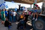  Vrede bosættere støttet af Israels sikkerhedsminister og finansminister trængte ind på militærbasen Sde Teiman efter anholdelse af torturmistænkt israelsk soldat.

 Foto: Menahem Kahana/Ritzau Scanpix