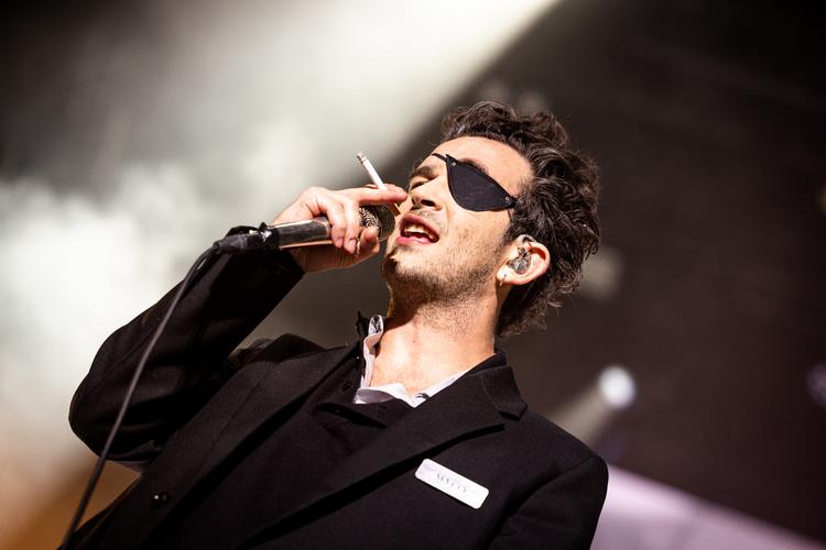 Matty Healy ses her under en koncert på Northside i 2023.  Foto: Stine Schjøtler