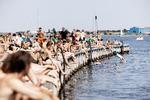 Med temperaturer på op til 24 grader er det stadig vejr til en tur i vandet. Foto: Thomas Borberg