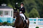Cathrine Laudrup-Dufour jubler efter sit og holdets sidste ridt Foto: Jens Dresling
