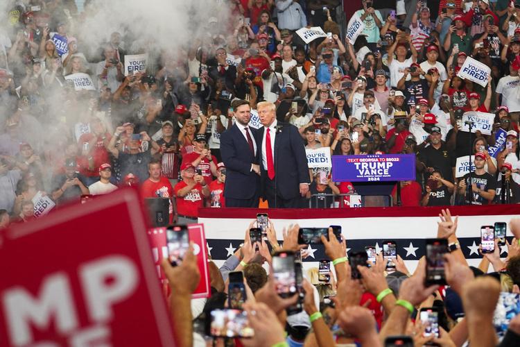 Præsidentkandidat Donald Trump og vicepræsidentkandidat J.D. Vance under et af deres kampagnearrangementer i Atlanta. Foto: Megan Varner/Ritzau Scanpix