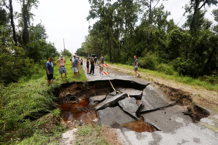 Orkanen Debby har varieret i styrke, men blev målt som en kategori 1-orkan, da den gik i land i Florida mandag morgen lokal tid. Foto: Octavio Jones/Ritzau Scanpix