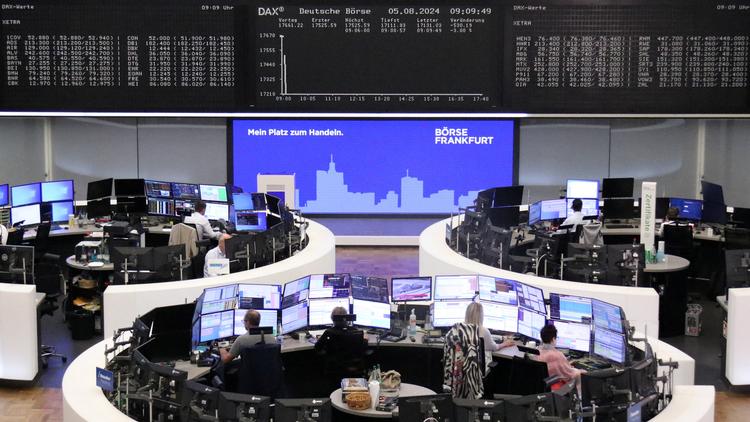 I Tyskland faldt indekset DAX mandag med 1,8 procent, mens det førende aktieindeks i Storbritannien, FTSE 100, faldt med 2 procent. Foto: Staff/Ritzau Scanpix