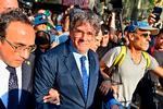Den tidligere catalanske præsident Carles Puigdemont er torsdag morgen vendt tilbage til Catalonien forud for en indsættelsesafstemning i det catalanske parlament. Foto: Manaure Quintero/Ritzau Scanpix