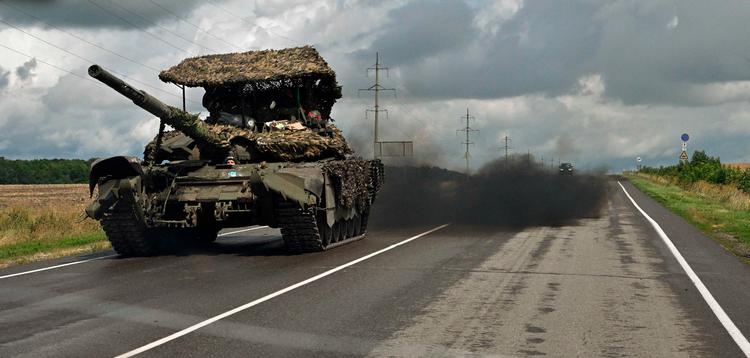 En russisk kampvogn nær Sudsja, en af de byer, der er ramt af kampe under ukrainernes pludselige modangreb ind i Rusland. Foto: Anatoliy Zhdanov/Ritzau Scanpix