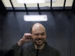 Oppositionspolitiker og Putin-kritiker Vladimir Kara-Mursa under sin afhøring i retten i Moskva. Foto: Maxim Shemetov/Ritzau Scanpix