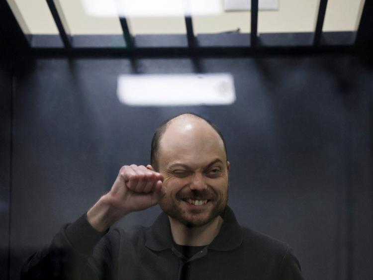 Oppositionspolitiker og Putin-kritiker Vladimir Kara-Mursa under sin afhøring i retten i Moskva. Foto: Maxim Shemetov/Ritzau Scanpix