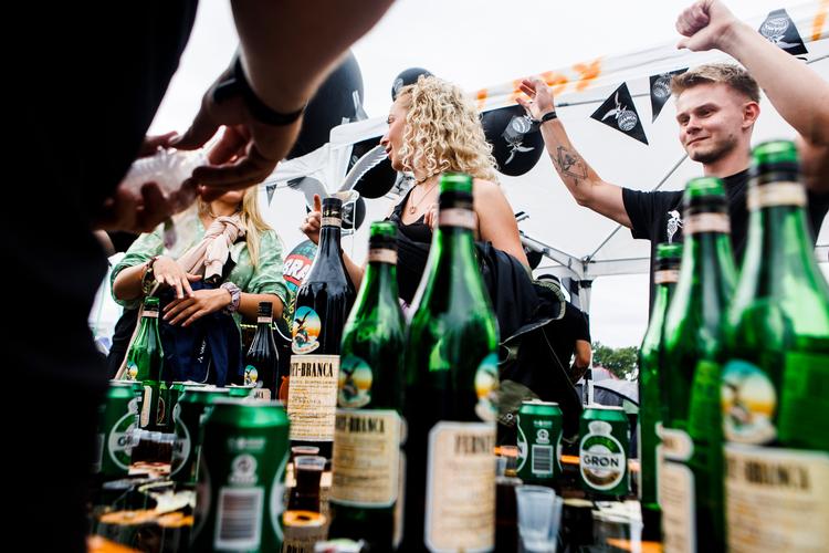 Trods flere år med opmærksomhed på at skabe en bedre alkoholkultur på uddannelsesstederne, stiger tallet for unge, der føler et drikkepres, hvis de vil være en del af fællesskabet.   Foto: Per Lange/Per Lange
