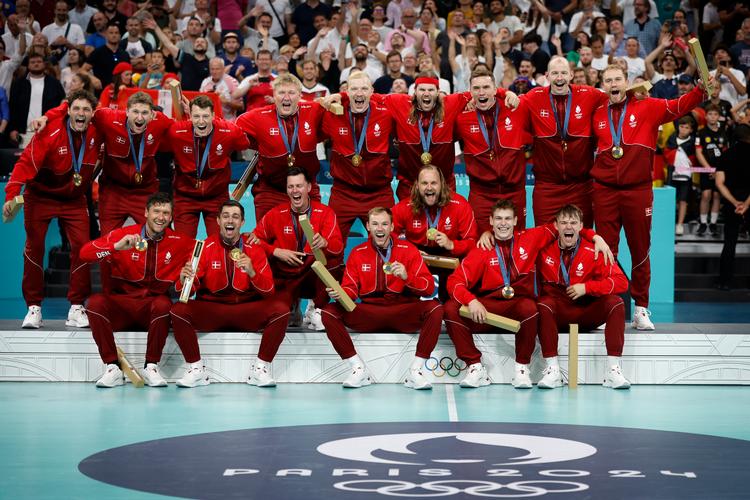 I Paris var der guldmedaljer til alle de 16 håndboldspillere, der har været på banen i de otte kampe. Simon Hald og Lasse Andersson var ellers ikke en del af truppen i finalen. Foto: Jens Dresling