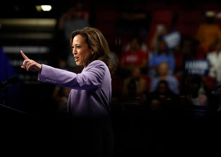 Hvis Kamala Harris vil vinde over Donald Trump, skal hun fremsætte konkrete forslag til anerkendelsen af arbejde, mener den amerikanske politiske filosof Michael Sandel. Foto: Justin Sullivan/Ritzau Scanpix
