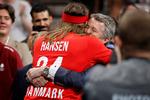 Der var stor krammer til blandt andre Mikkel Hansen fra Kong Frederik efter OL-finalen mod Tyskland..  Foto: Jens Dresling