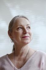 Forbrugerøkonom i Sydbank Ann Lehmann Erichsen var på pension i halvandet år. Så begyndte hun at arbejde igen, ikke på grund af økonomien, men fordi hun kedede sig.  Foto: Nanna Navntoft