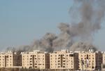 Røg over byen Khan Younis i det sydlige Gaza. Foto: Hatem Khaled/Ritzau Scanpix