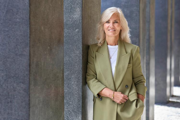 Foruden den tidligere toppost i Paustian har Janne Moltke-Leth også været administrerende direktør for hotelkæden Kølpin Hotels og kommerciel direktør ved Københavns Lufthavn.  