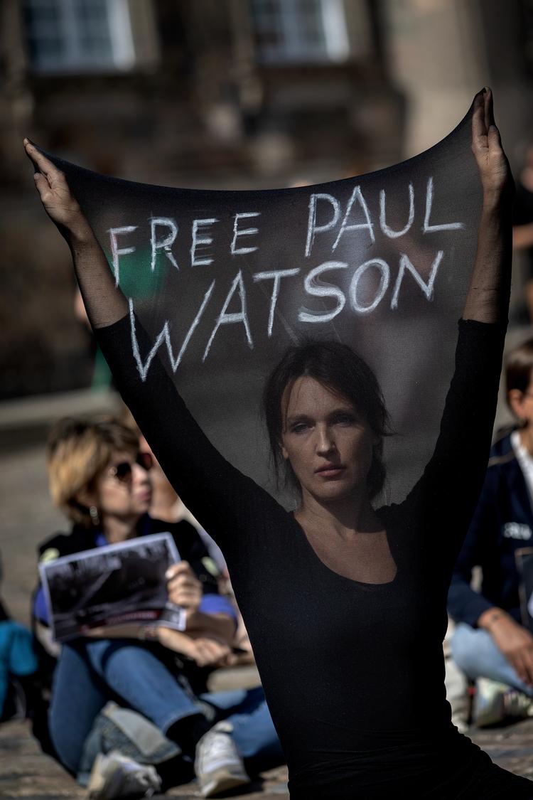 Mandag i sidste uge blev der demonstreret for løsladelse af Paul Watson foran Christiansborg i København.  Foto: Martin Lehmann