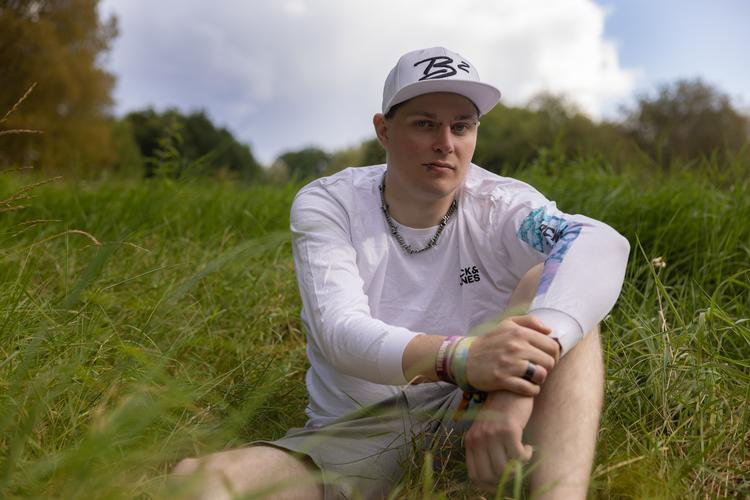 Mark er 28 og har autisme. En enkelt gang i sit liv har han haft en kæreste. Men det er svært for ham at skabe kontakt til andre.   Foto: Signe Lægsgaard